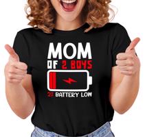Manboxeo Dámské tričko s potiskem “Mom of 2 boys, battery low”